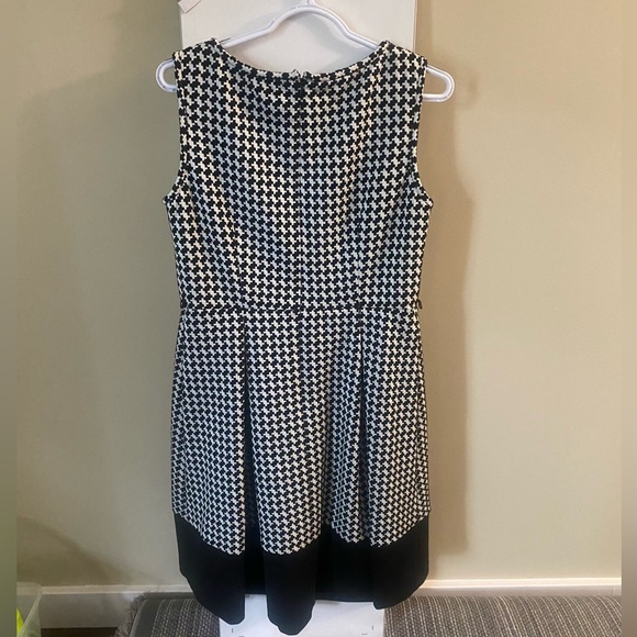 Calvin Klein dress - size 10 - new without tags - Picture 2 of 3